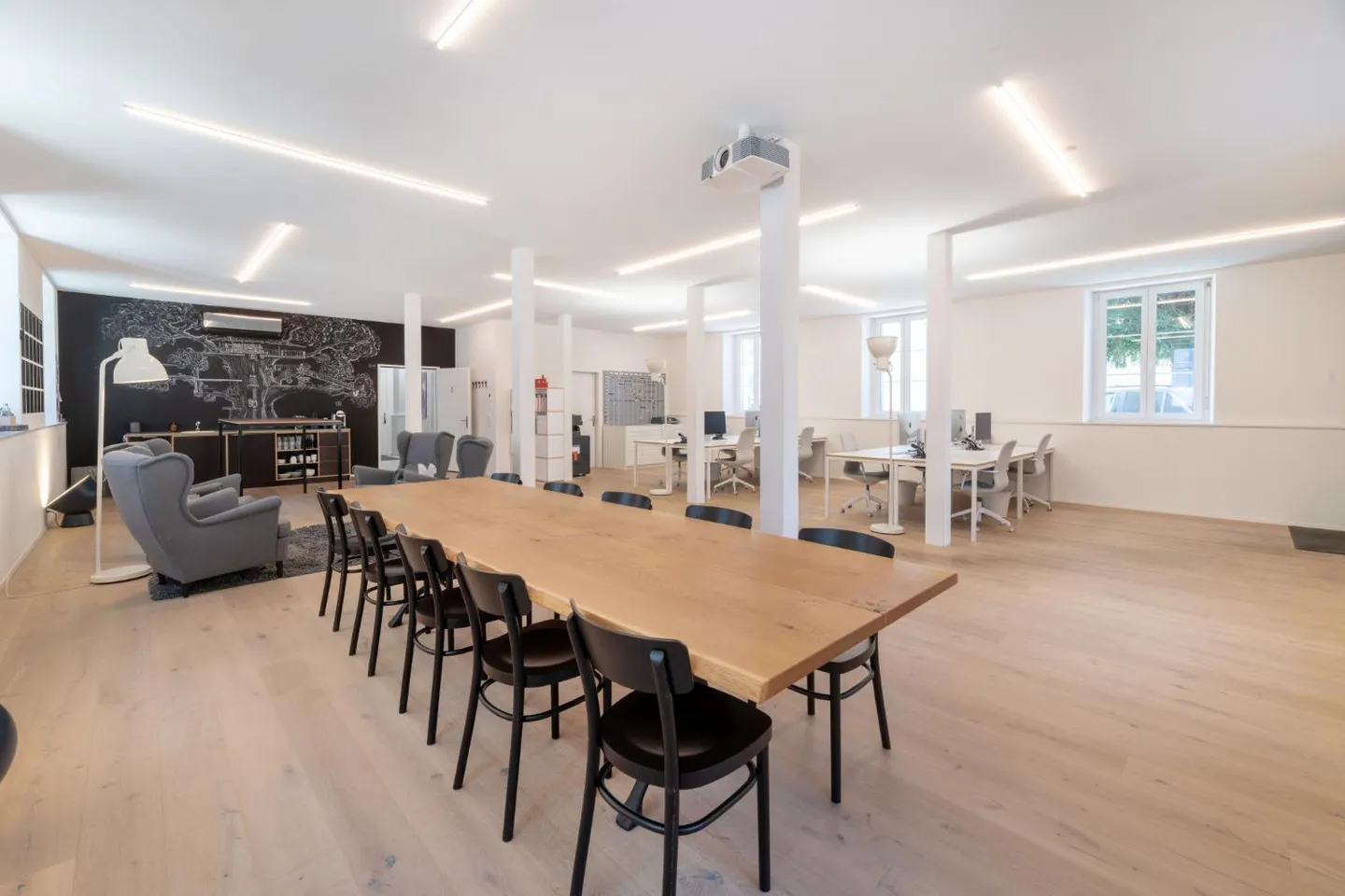 Commencez maintenant : espace commercial attrayant au rez-de-chaussée - Photo 2 sur 13