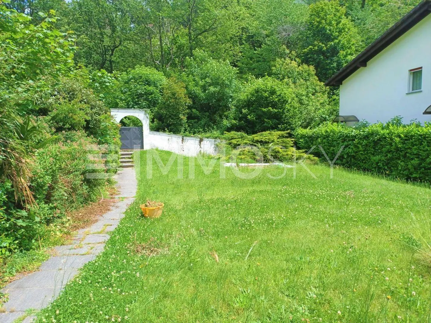 Votre nouvelle villa encadrée par la forêt - Photo 1 sur 5