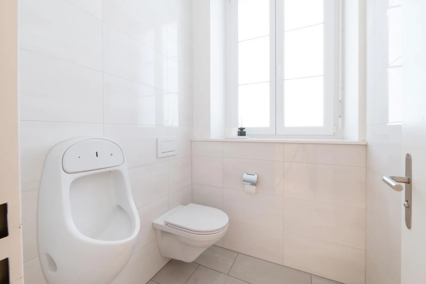 Commencez maintenant : espace commercial attrayant au rez-de-chaussée - Photo 8 sur 13
