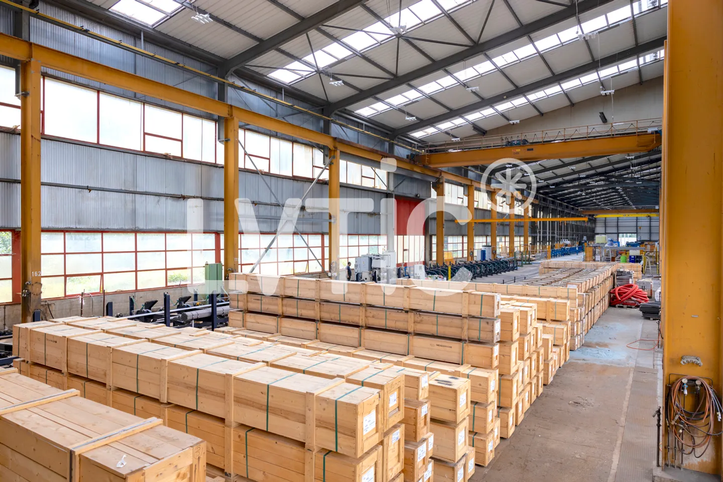 Capannoni, magazzini, laboratori di 15.000 m2 divisibili in affitto ad Aigle - Foto 4 di 26