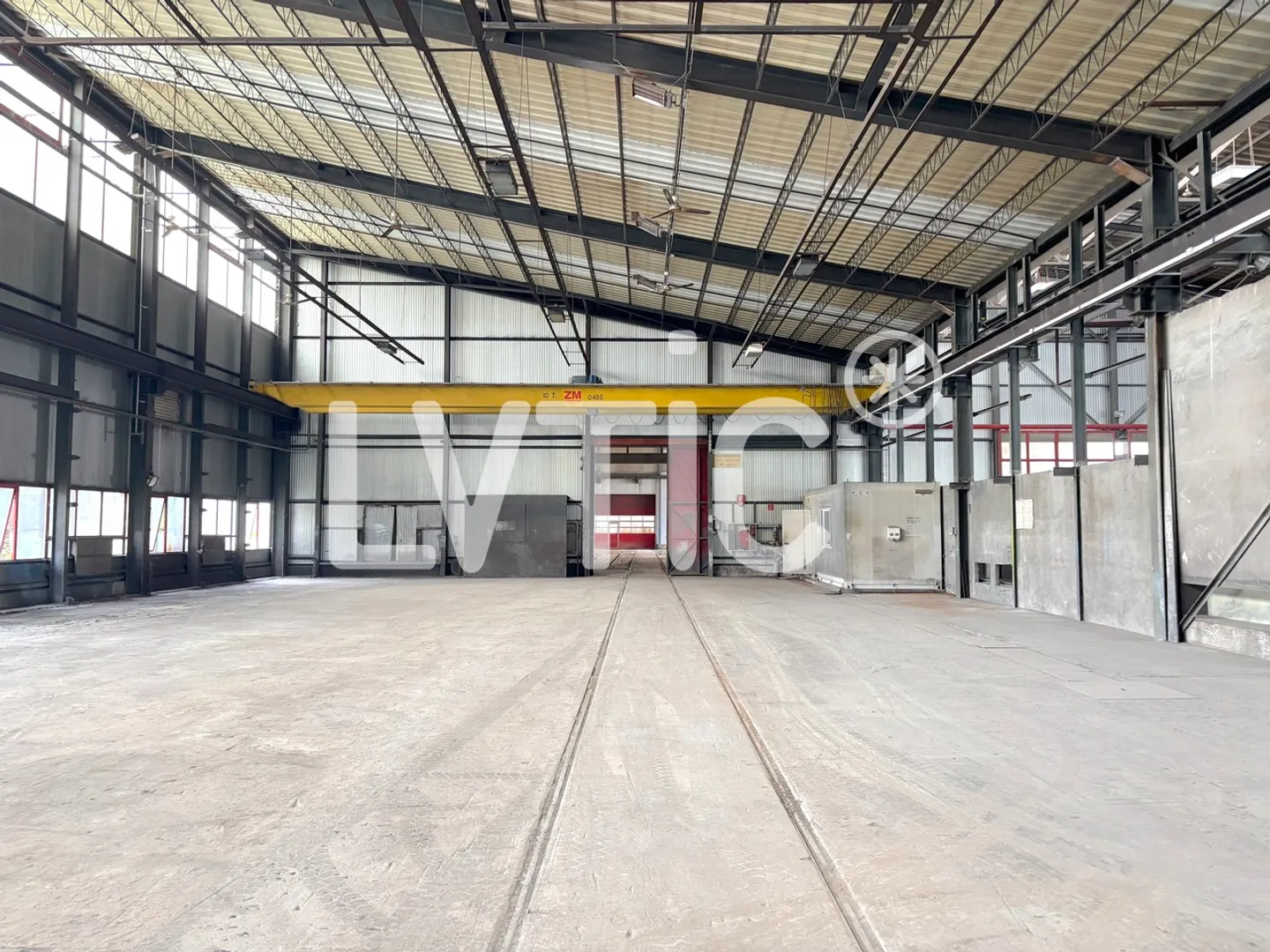 Capannoni, magazzini, laboratori di 15.000 m2 divisibili in affitto ad Aigle - Foto 7 di 26