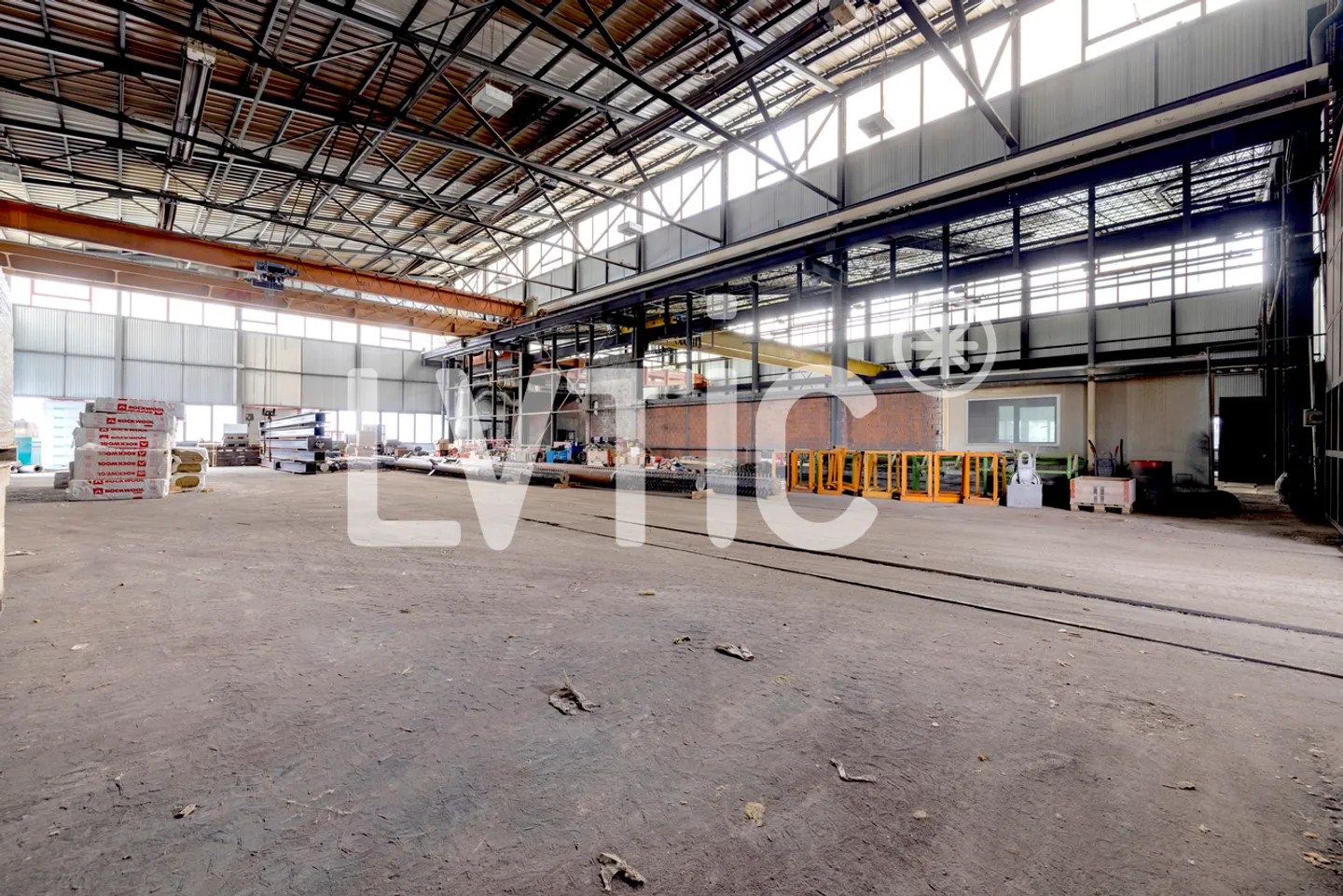 Capannoni, magazzini, laboratori di 15.000 m2 divisibili in affitto ad Aigle - Foto 8 di 26