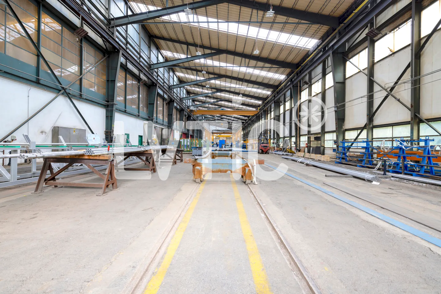 Capannoni, magazzini, laboratori di 15.000 m2 divisibili in affitto ad Aigle - Foto 10 di 26