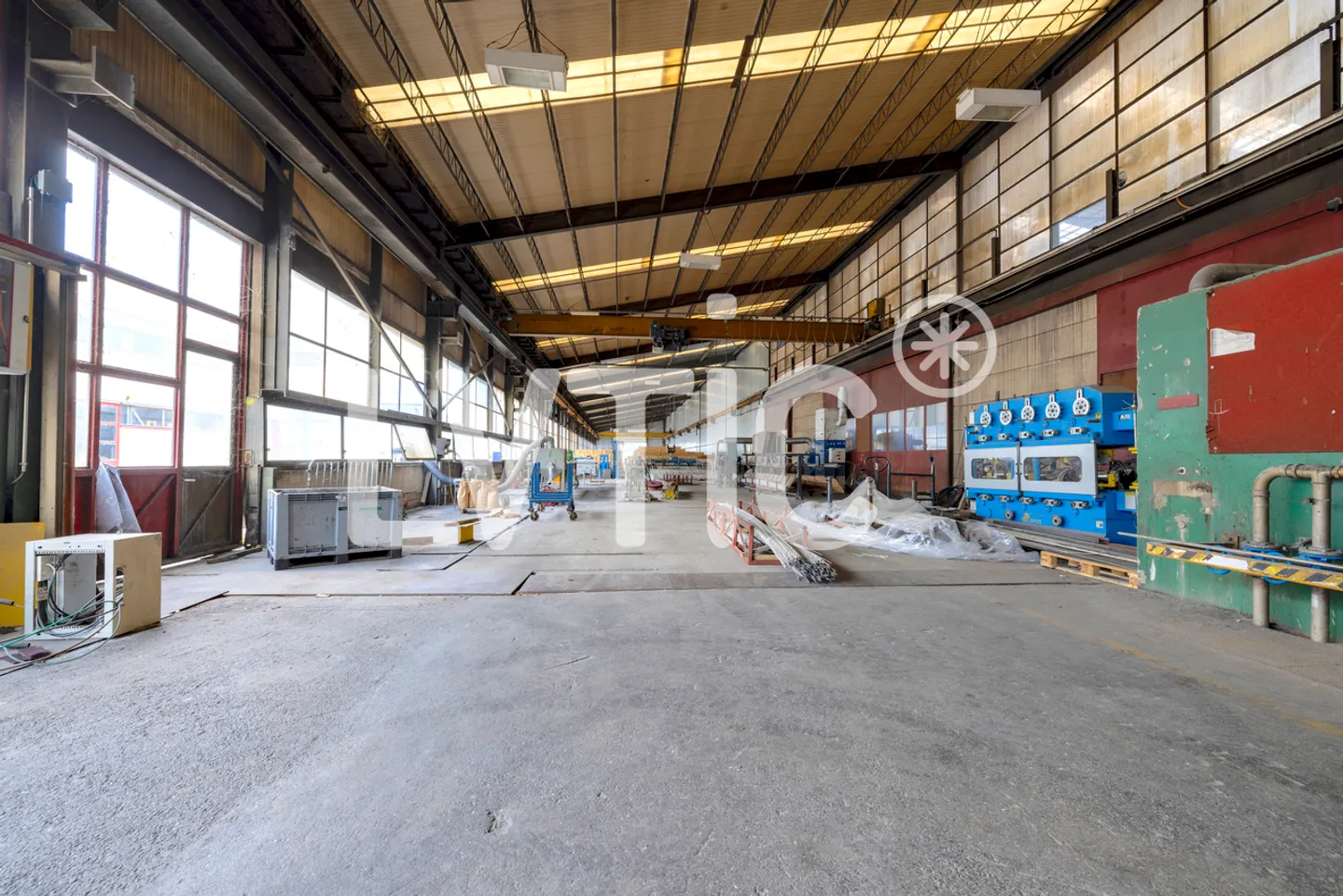 Capannoni, magazzini, laboratori di 15.000 m2 divisibili in affitto ad Aigle - Foto 12 di 26