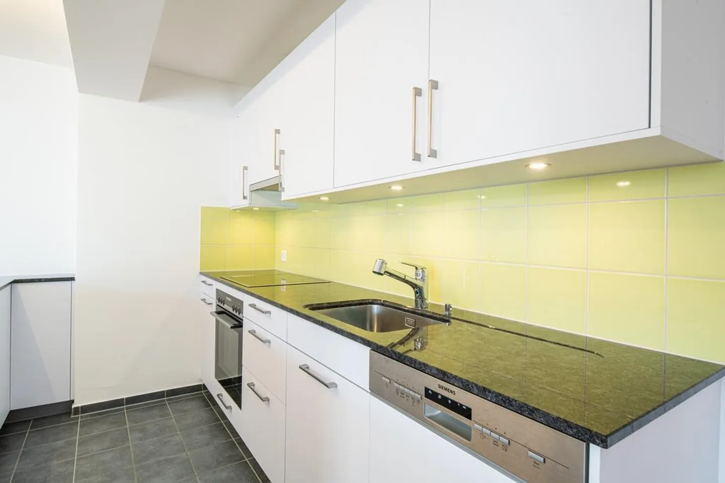 Charmante appartement 3.5 pièces au cœur de la vieille ville de Schaffhouse - Photo 2 sur 11