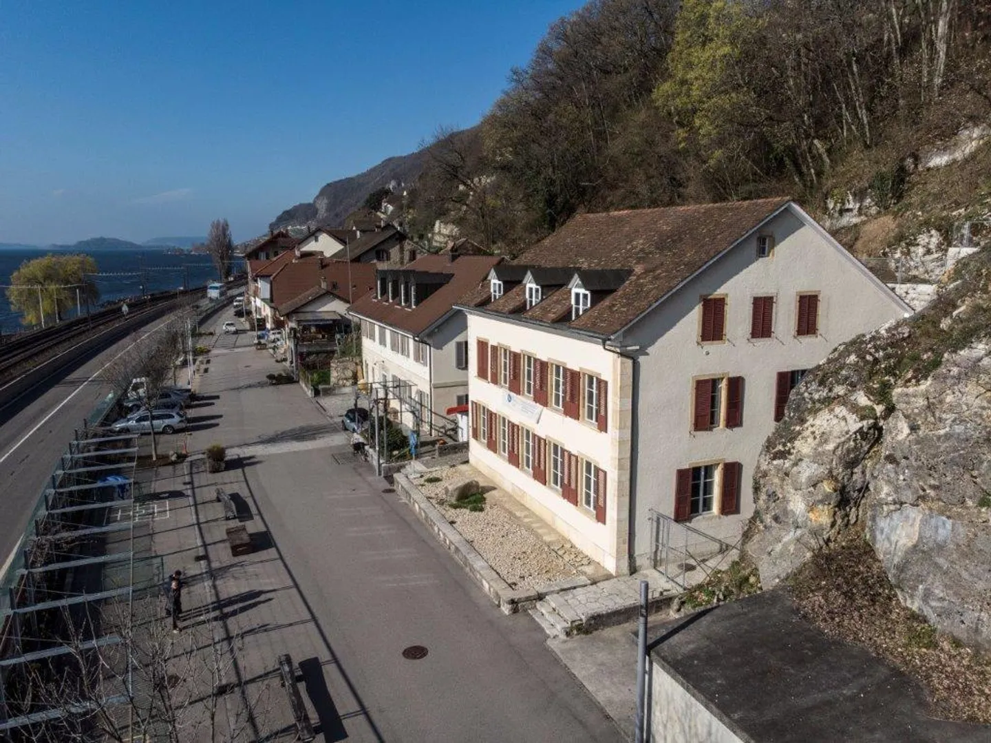 Spazi per uffici luminosi sul lago di Bienne, ideali anche come studi professionali - Foto 1 di 15