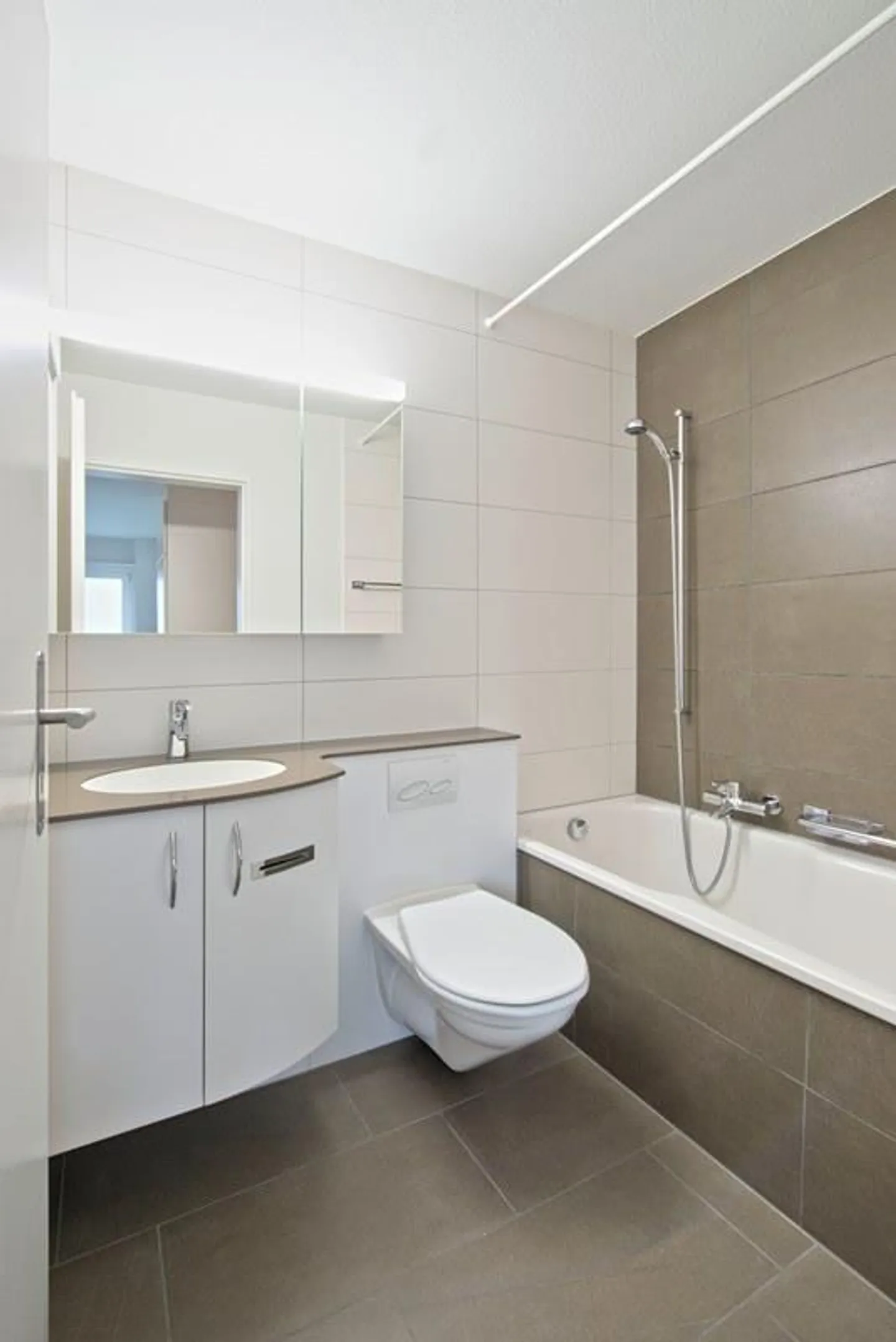 Rent without deposit - Benefit now! - Photo 7 of 8