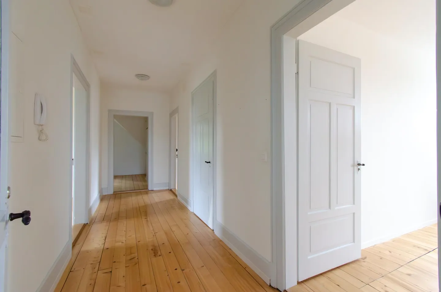 Charmante appartement sous les combles de 4,5 pièces - Photo 1 sur 13