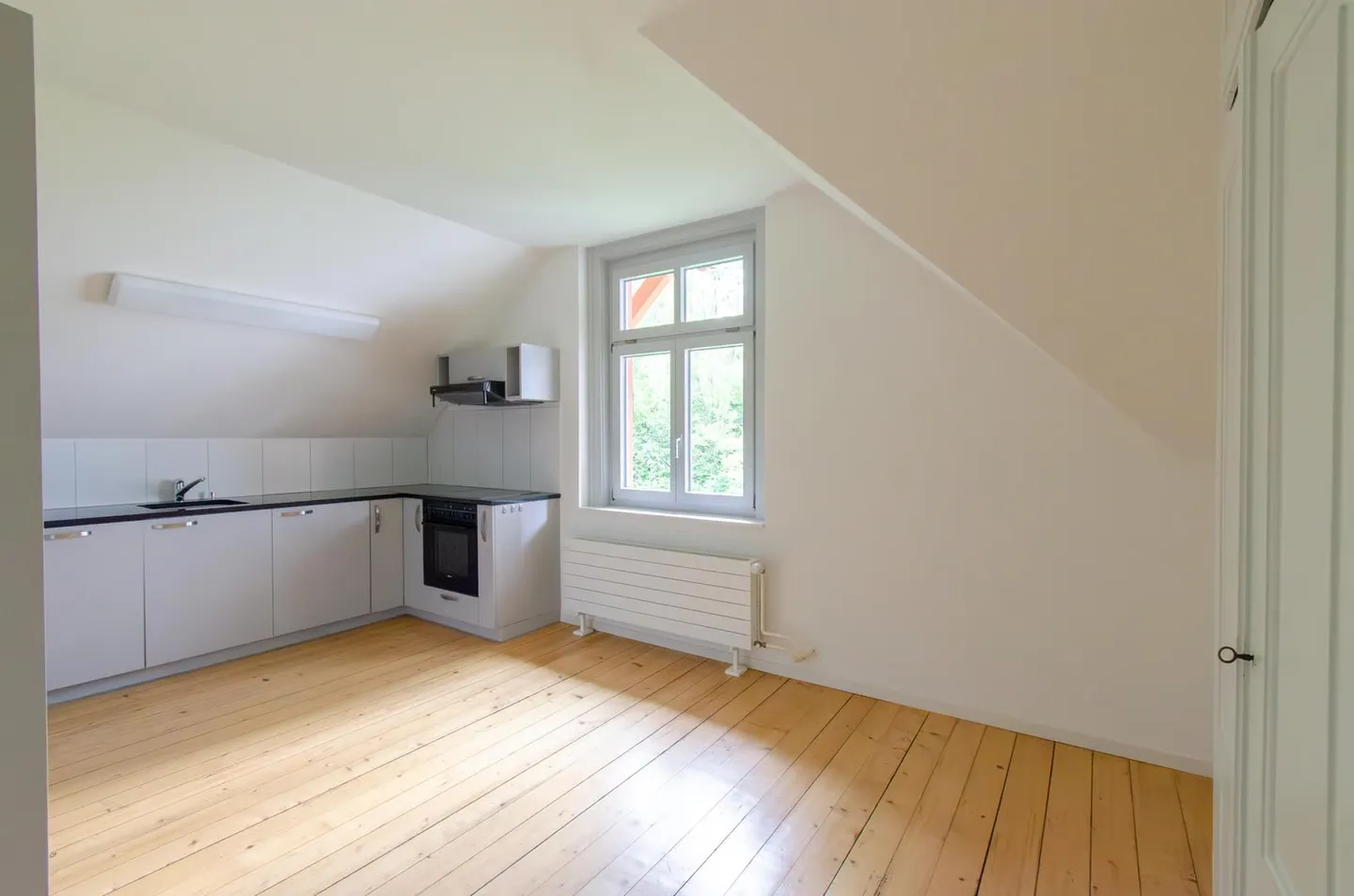 Charmante appartement sous les combles de 4,5 pièces - Photo 4 sur 13