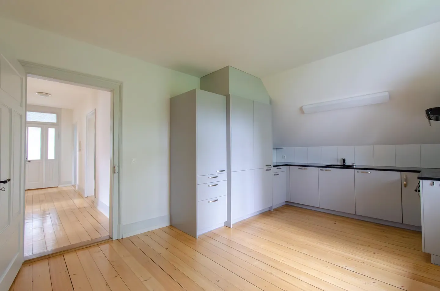 Charmante appartement sous les combles de 4,5 pièces - Photo 2 sur 13