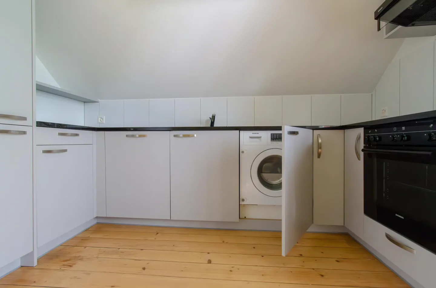 Charmante appartement sous les combles de 4,5 pièces - Photo 3 sur 13