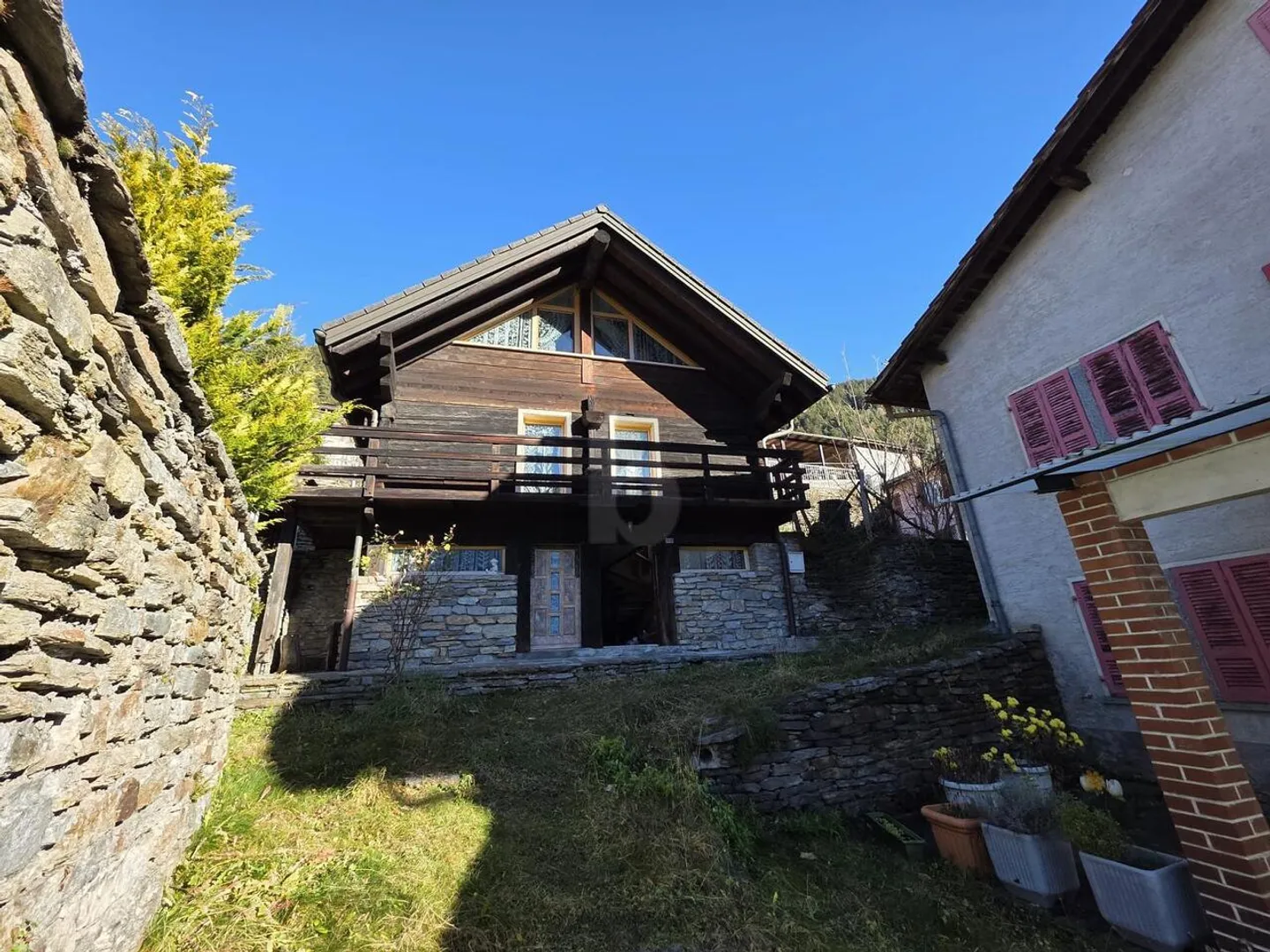 SPACIOUS AND SUNNY IN A QUIET LOCATION - Photo 3 of 6