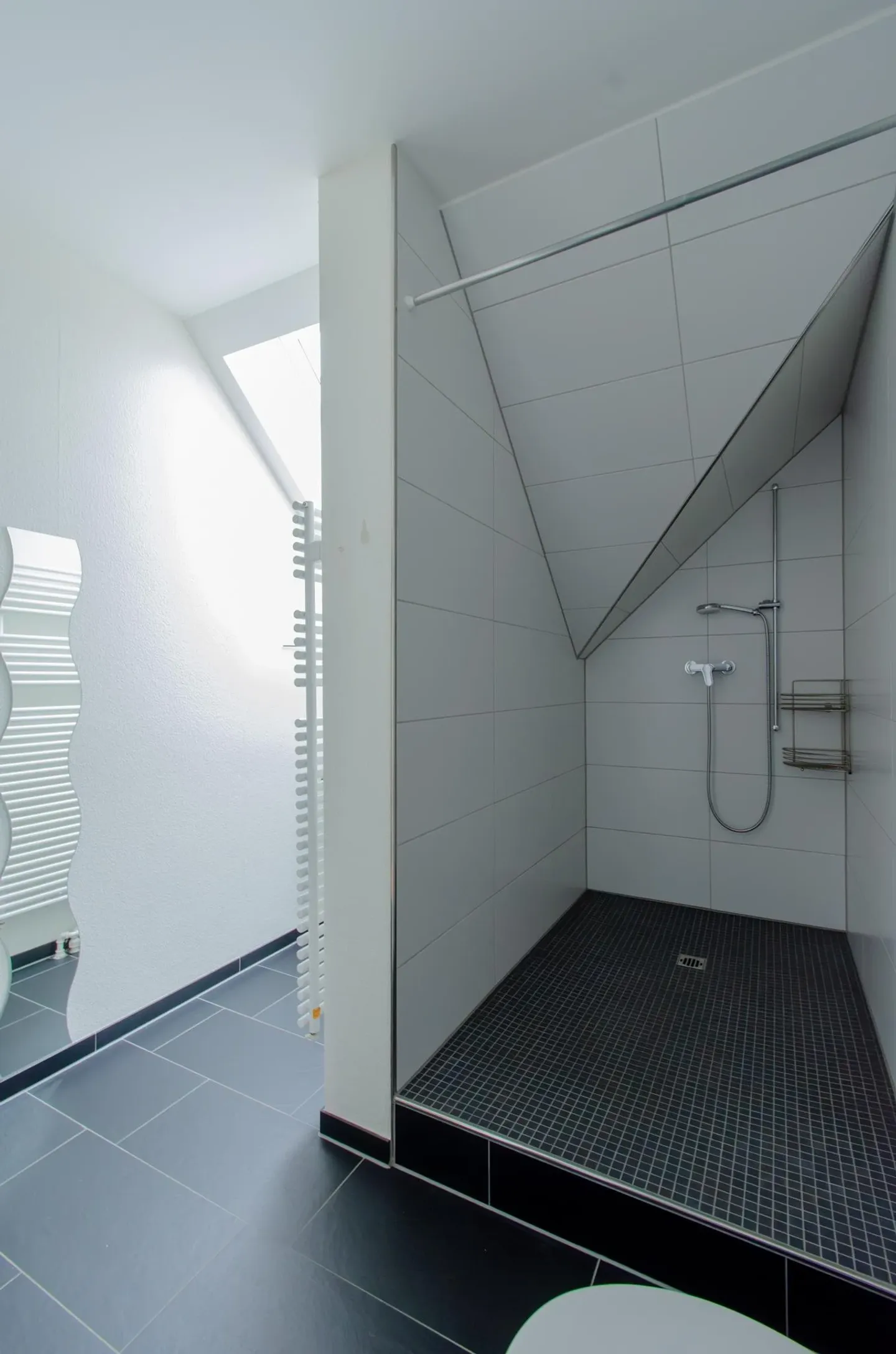 Charmante appartement sous les combles de 4,5 pièces - Photo 8 sur 13