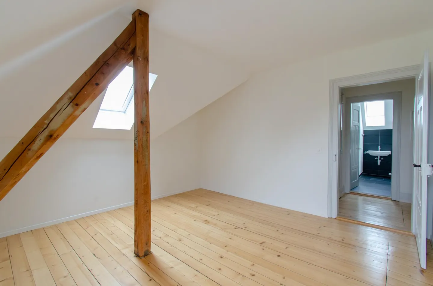Charmante appartement sous les combles de 4,5 pièces - Photo 9 sur 13