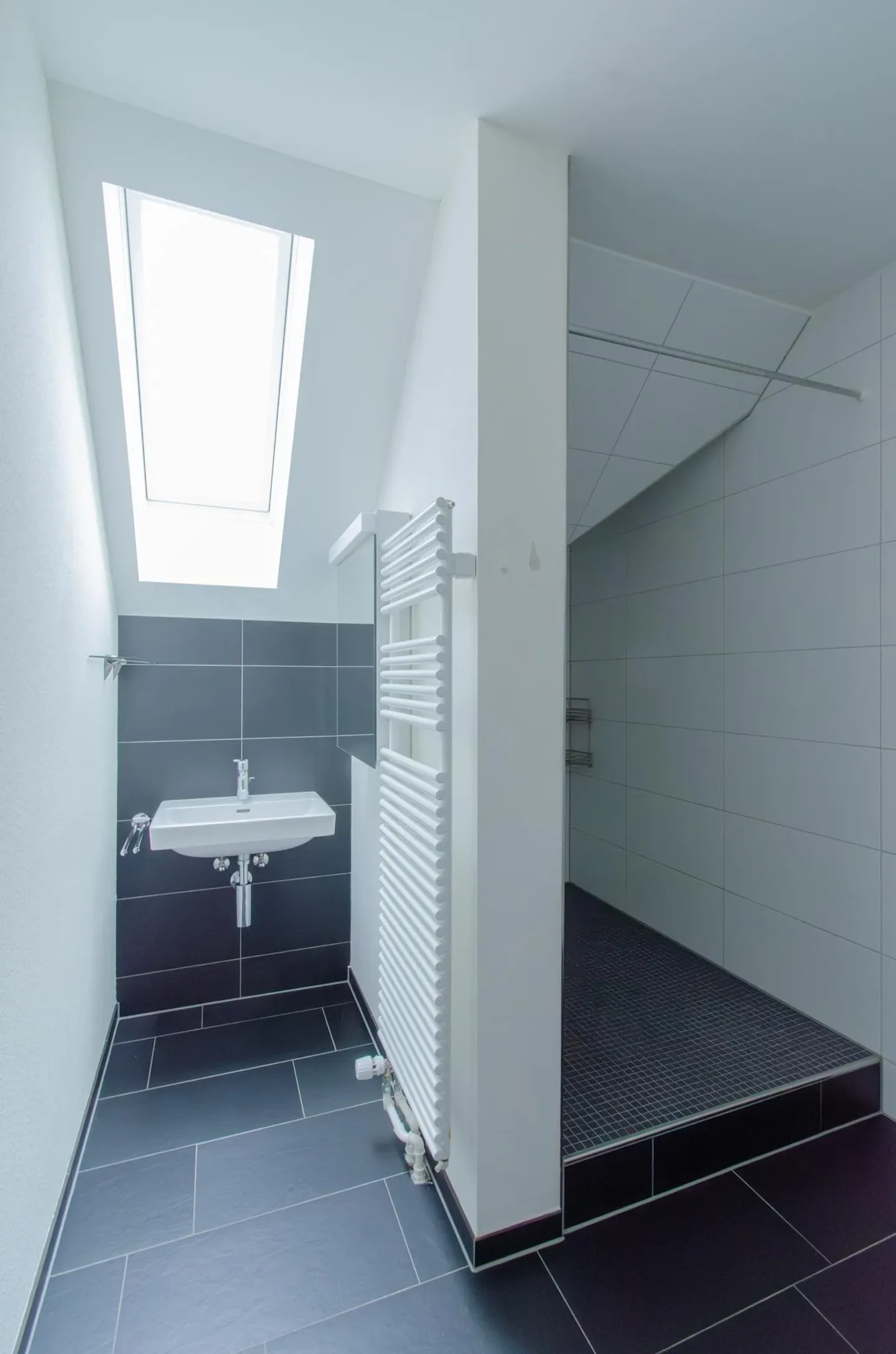 Charmante appartement sous les combles de 4,5 pièces - Photo 7 sur 13