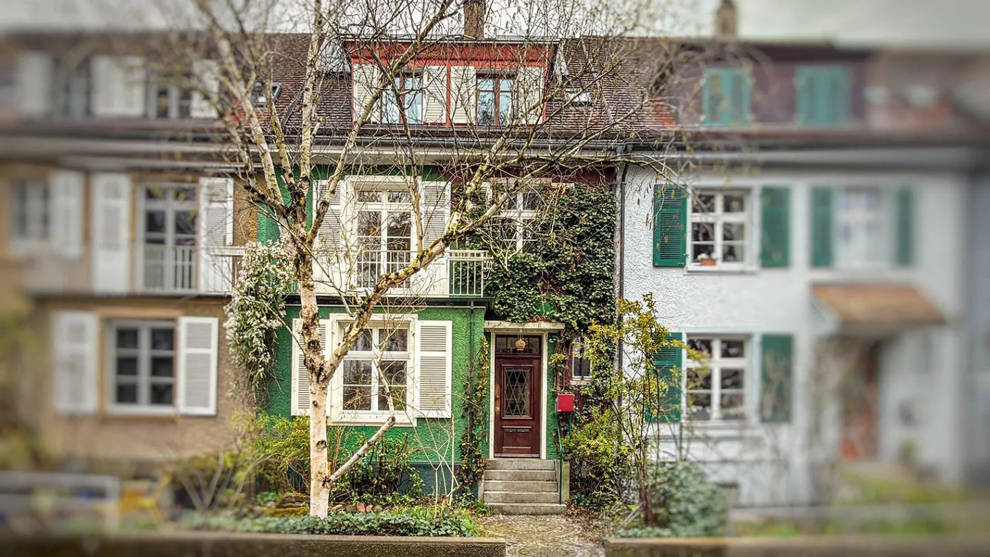 Stylish 6-Room Townhouse in Basel-St. Johann - Photo 1 of 12