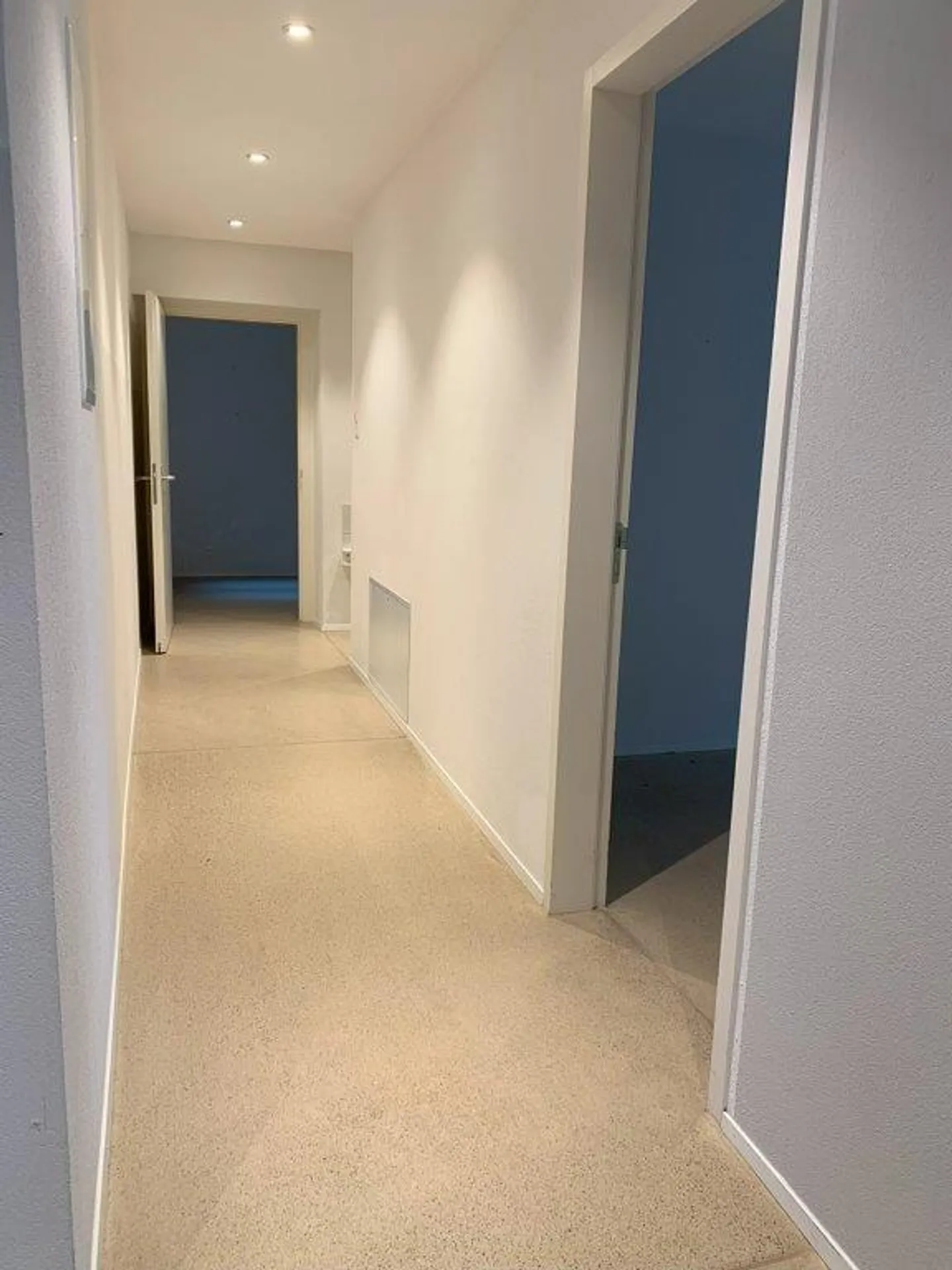 Spazi per uffici luminosi sul lago di Bienne, ideali anche come studi professionali - Foto 13 di 15