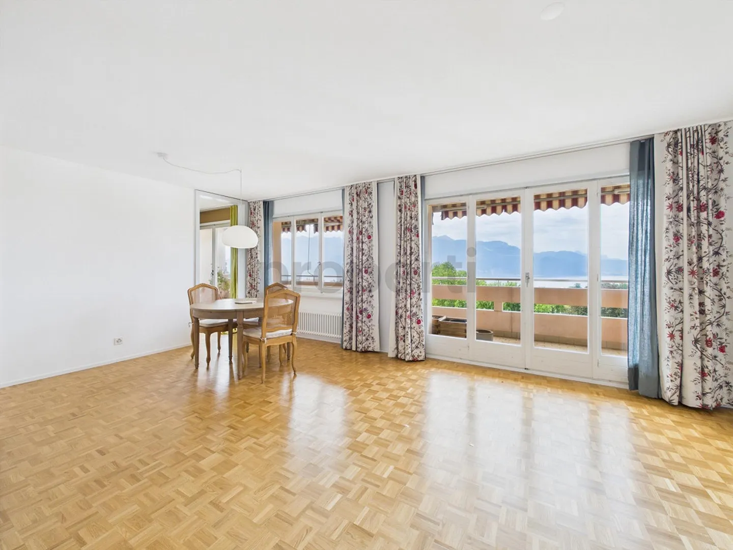 Helles 3,5-Zimmer-Apartment mit atemberaubendem Seeblick in Chexbres - Foto 1 von 13