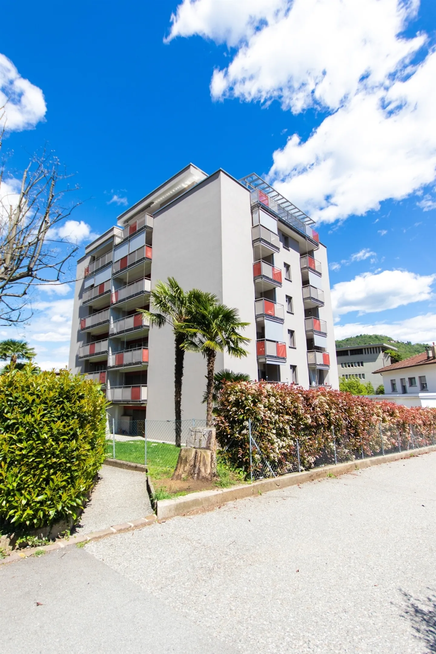 Bright residential property with terrace in a strategic location in Agno - Photo 1 of 11