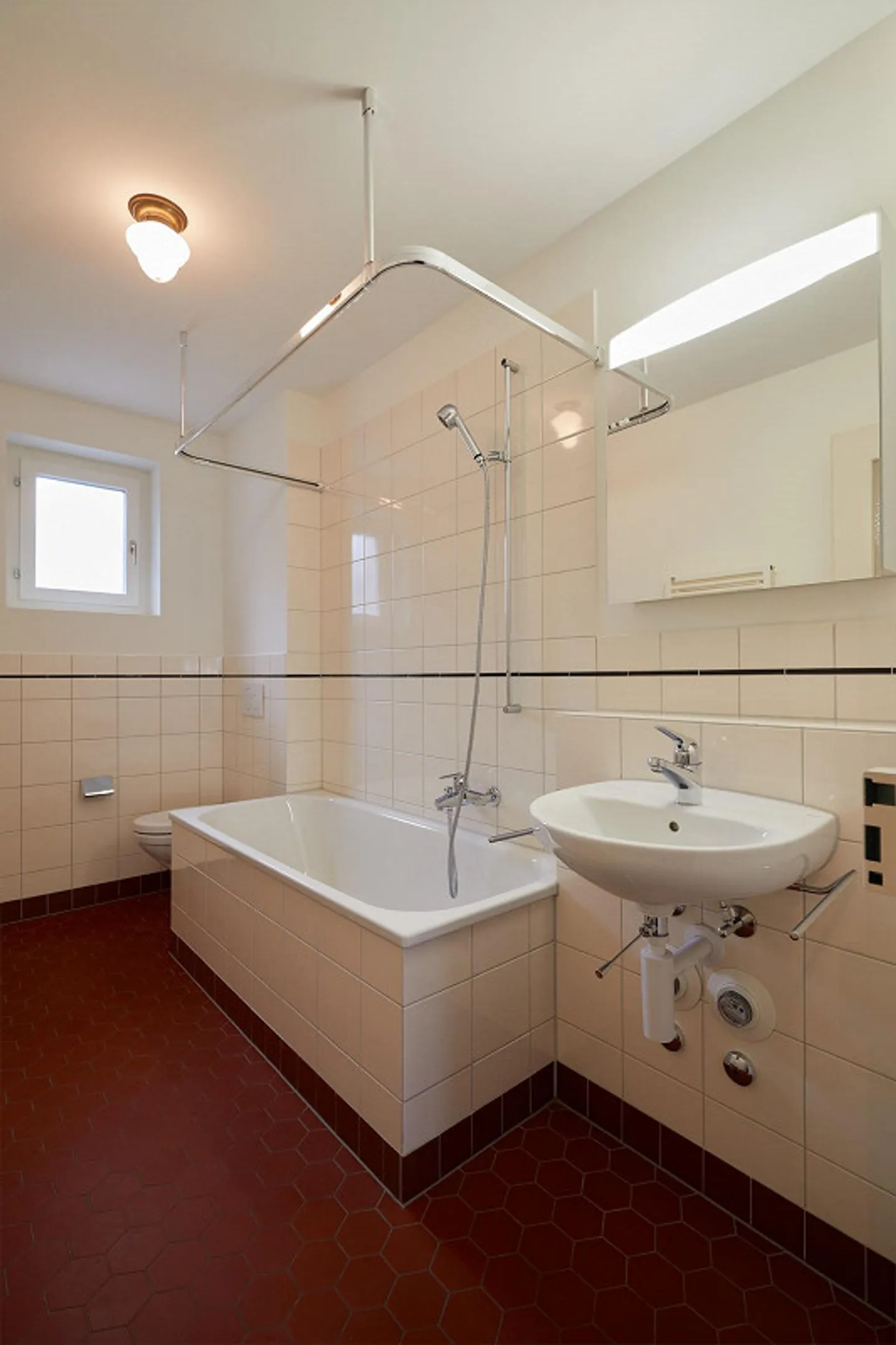 Appartement lumineux de 2,5 pièces dans le quartier de Rosental - Photo 3 sur 7