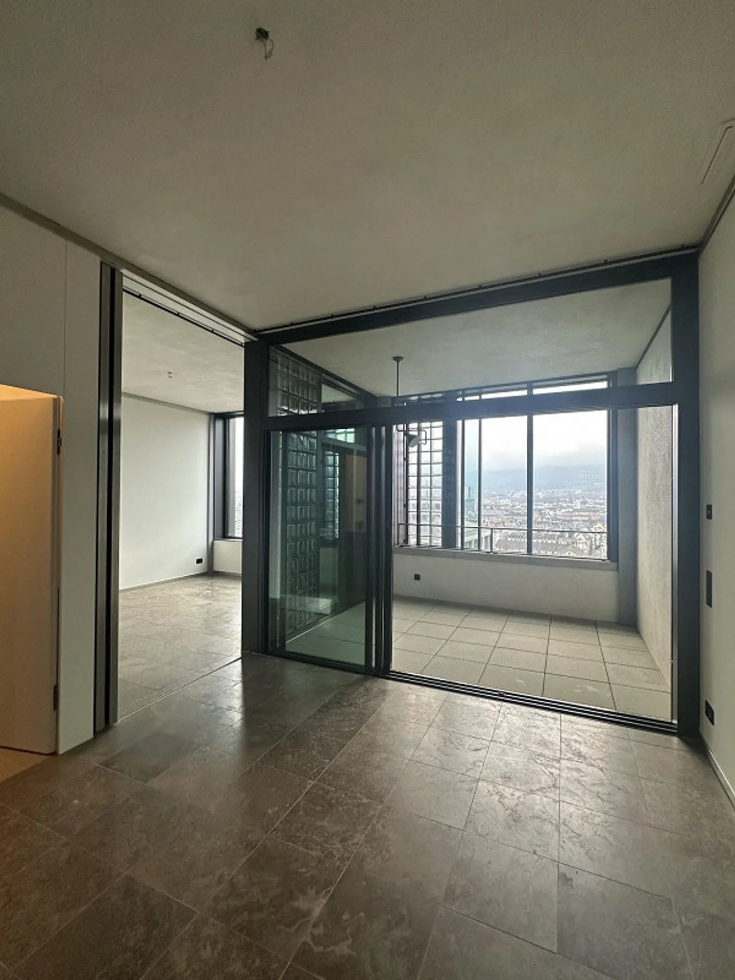 Europaallee - Top view over the rooftops of Zurich - Photo 3 of 13