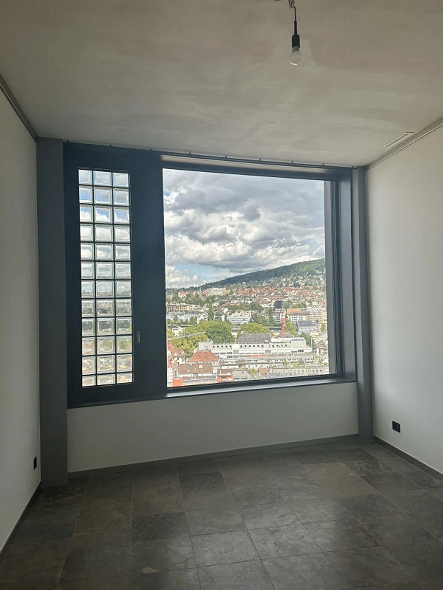 Europaallee - Top view over the rooftops of Zurich - Photo 4 of 13