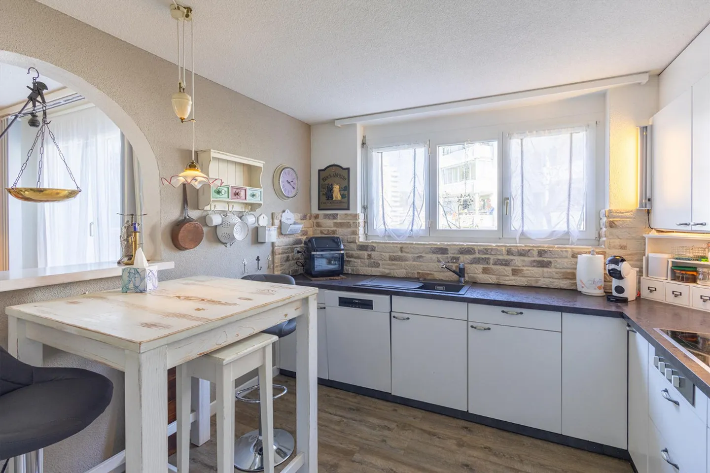 Charming garden apartment with spacious outdoor area - Photo 2 of 5