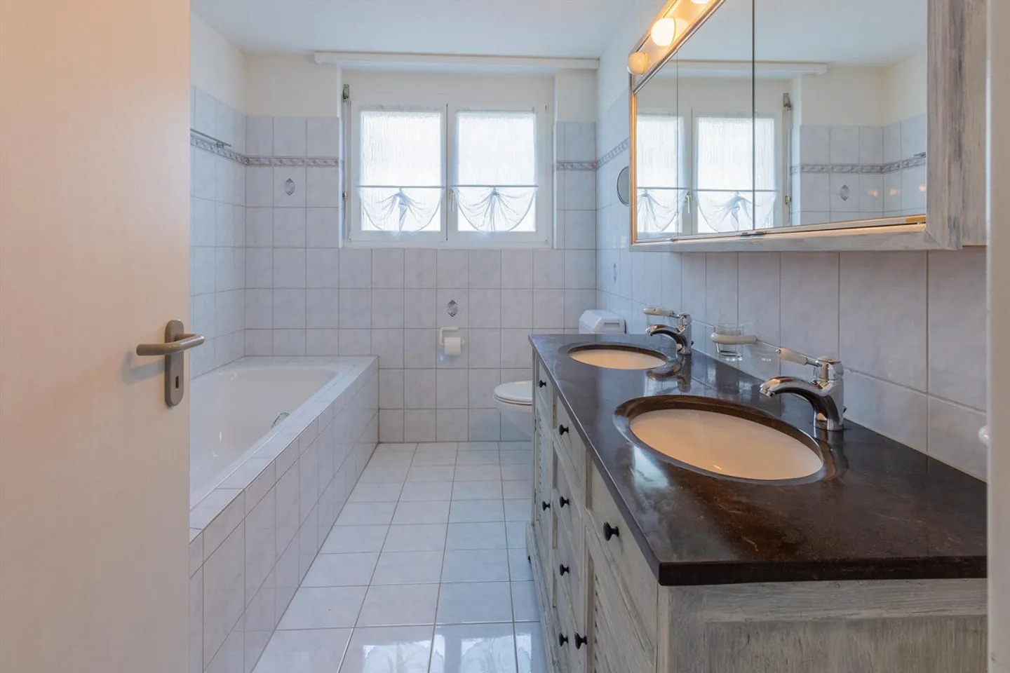 Charming garden apartment with spacious outdoor area - Photo 4 of 5