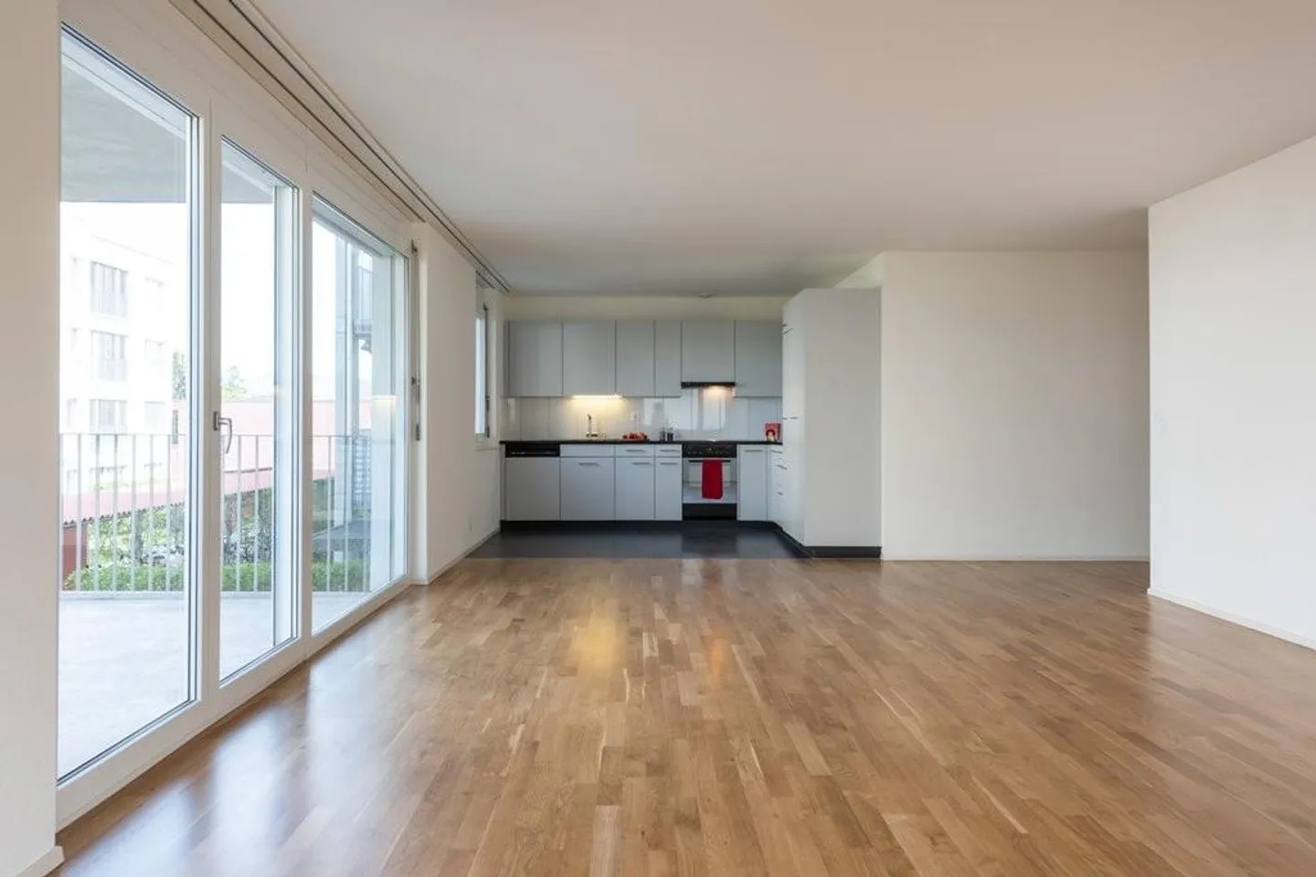 Modern 4.5 room apartment in family-friendly development - Photo 4 of 6