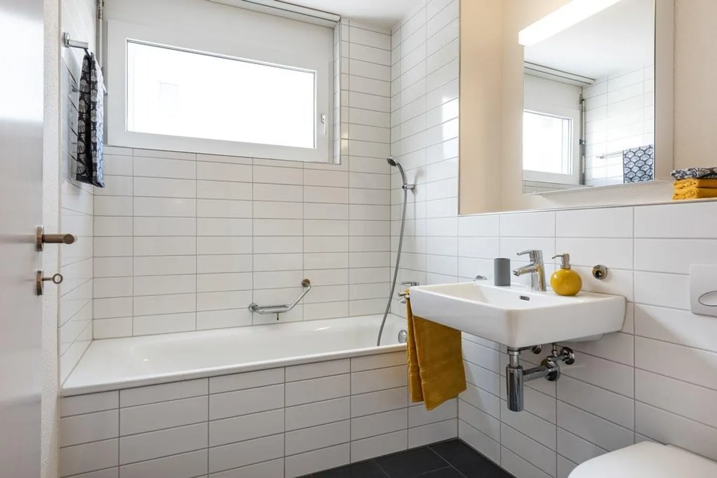 Modern 4.5 room apartment in family-friendly development - Photo 6 of 6