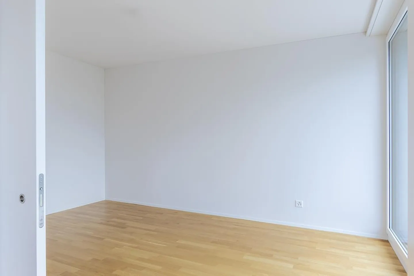 Ottimo appartamento familiare in mansarda nel cuore di Münsingen - Foto 7 di 12