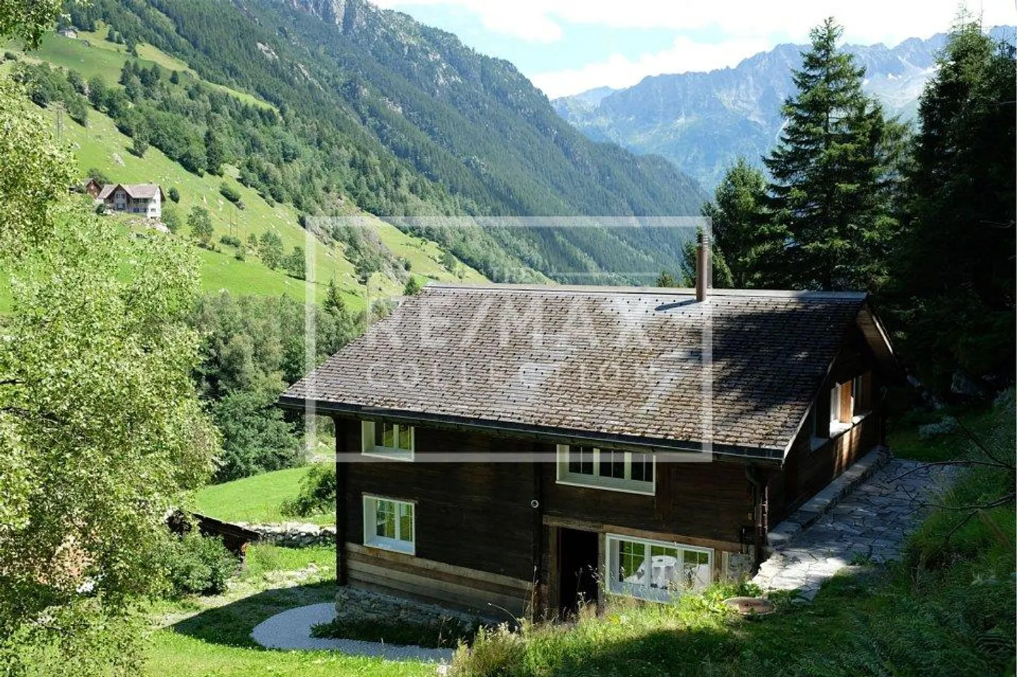 Costruzione in legno storicamente ristrutturata e preservata, casa unifamiliare di 5,5 stanze, con fienile, a Meien UR - Foto 13 di 13