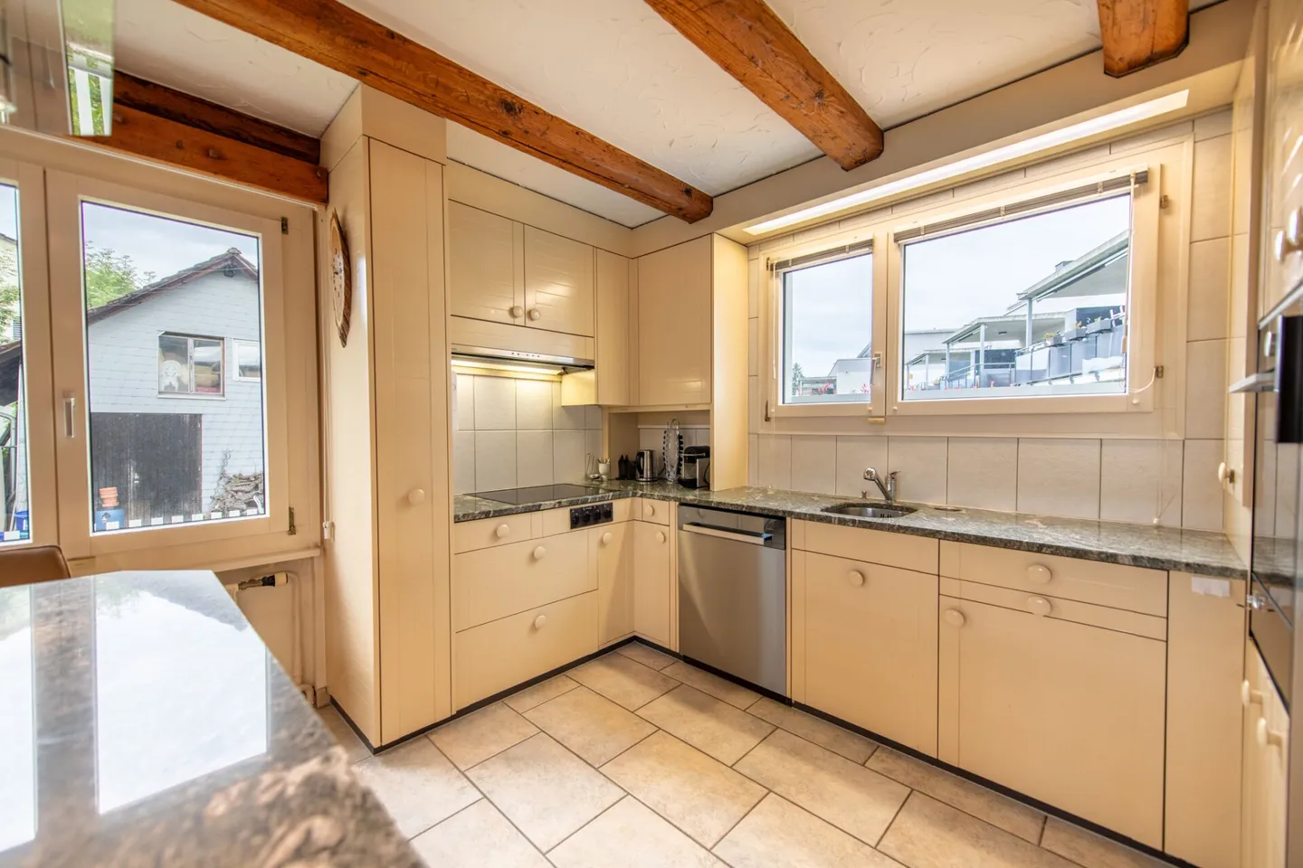 Vivere & Rilassarsi: Ampia Casa Unifamiliare con Oasi di Benessere - Foto 8 di 31