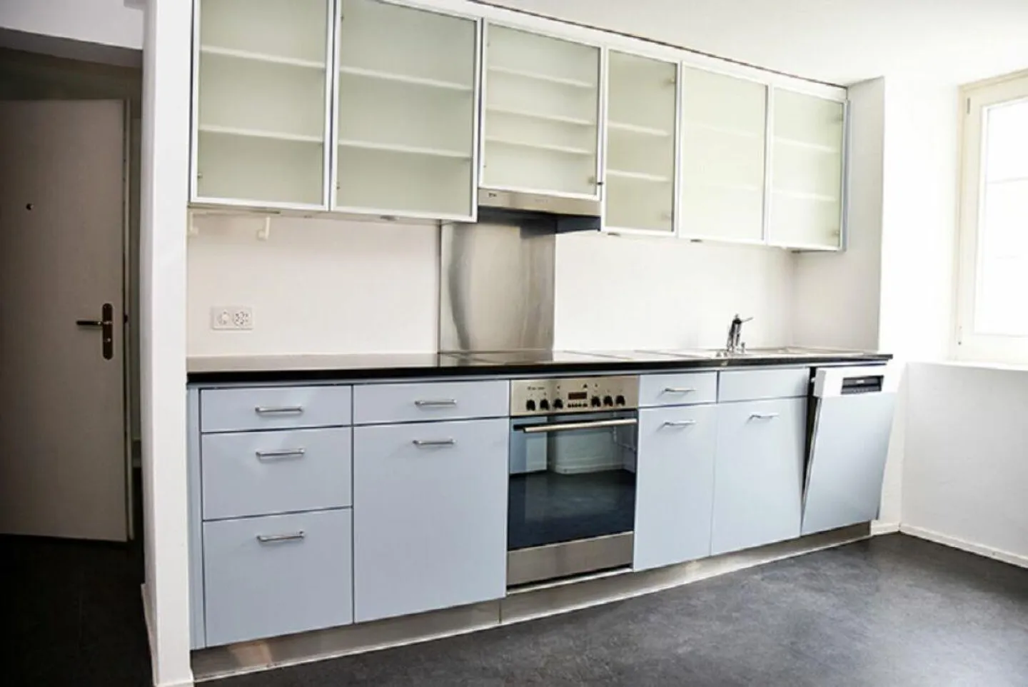 Superbe appartement avec un flair moderne dans la ville de Neunkirch - Photo 2 sur 8