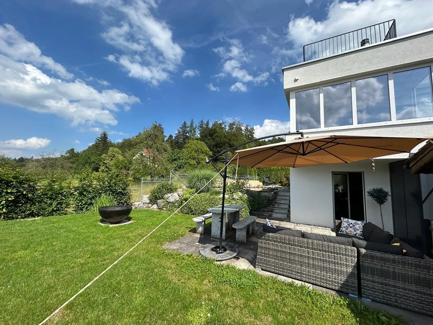 Appartamento moderno con piscina interna e giardino privato - Foto 6 di 7