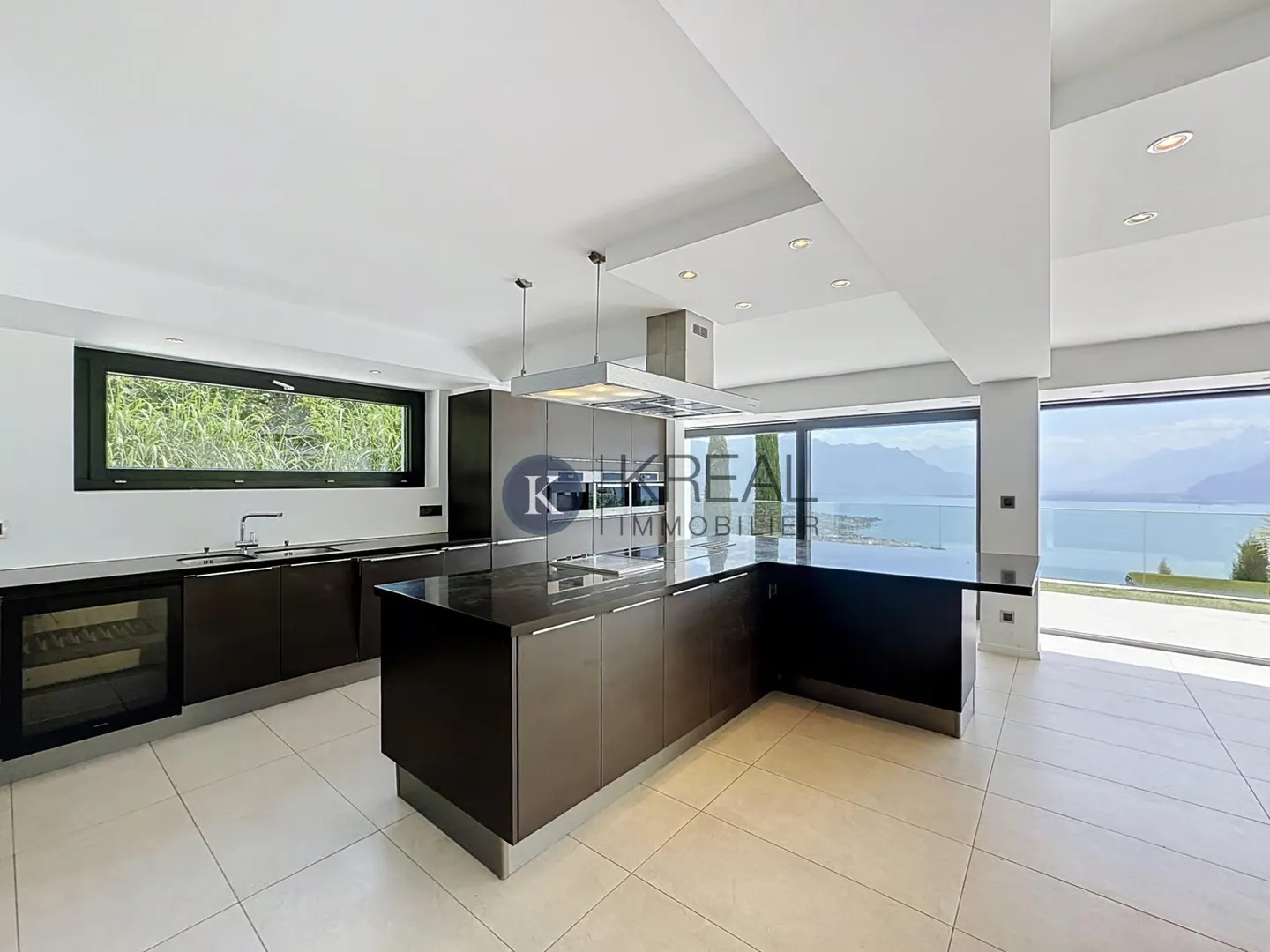 Exceptional Property? Panoramic View and High-End Amenities - Photo 4 of 13