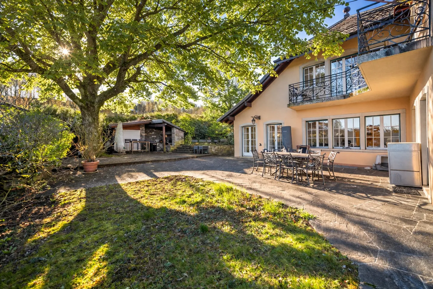 Charmante Villa mit Seeblick - Foto 2 von 24