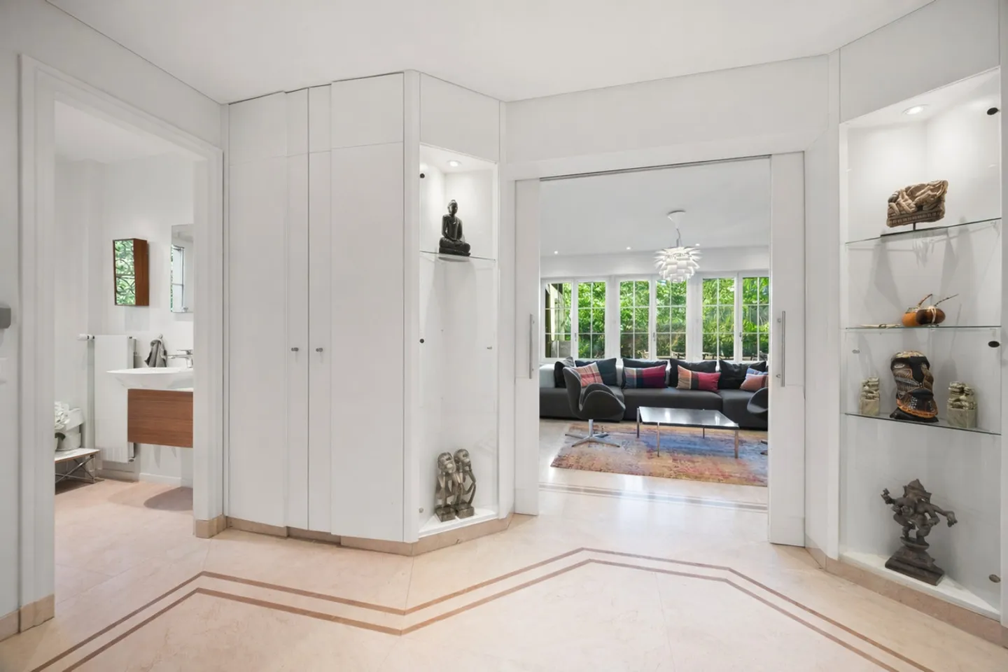 Charmante Villa mit Seeblick - Foto 3 von 24