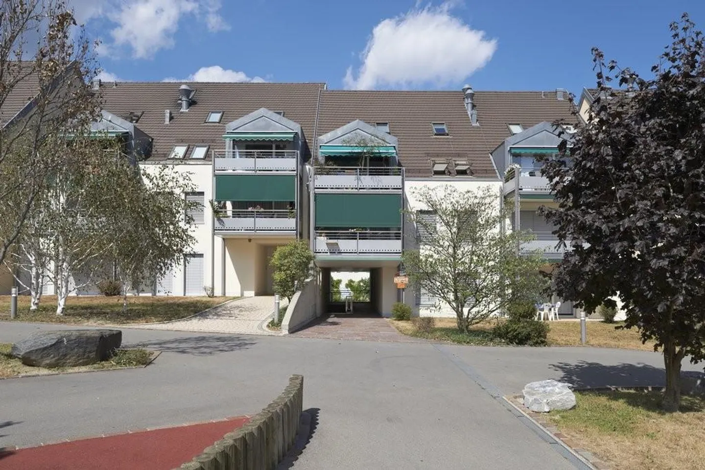 Arcade nel centro di Aubonne vicino a tutti i servizi - Foto 1 di 4