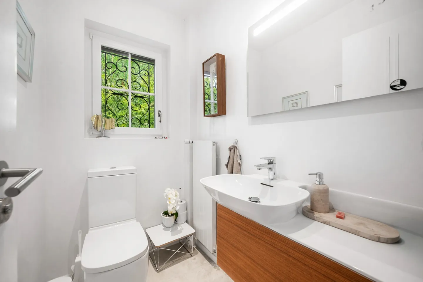 Charmante Villa mit Seeblick - Foto 12 von 24