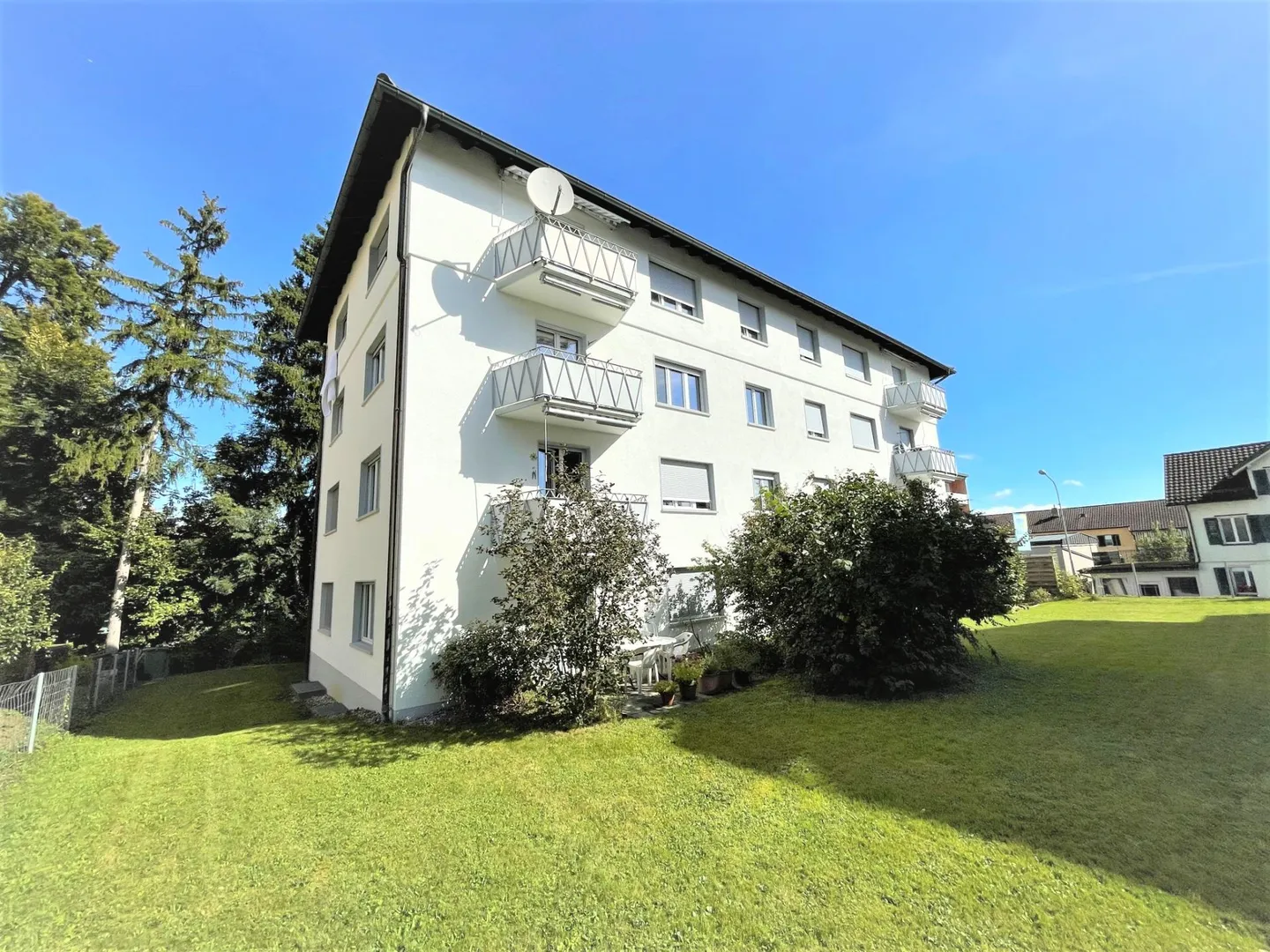Moderno e ampio appartamento con 4 stanze e bellissimo giardino! - Foto 2 di 13
