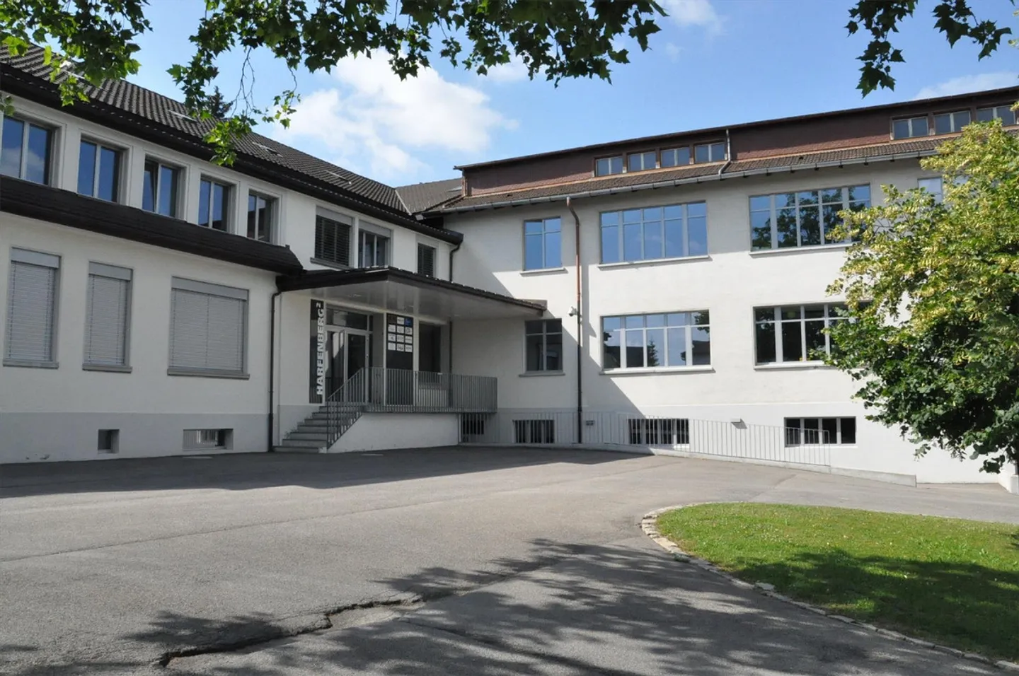 Espace commercial à louer dans la zone de Harfenberg... - Photo 1 sur 7