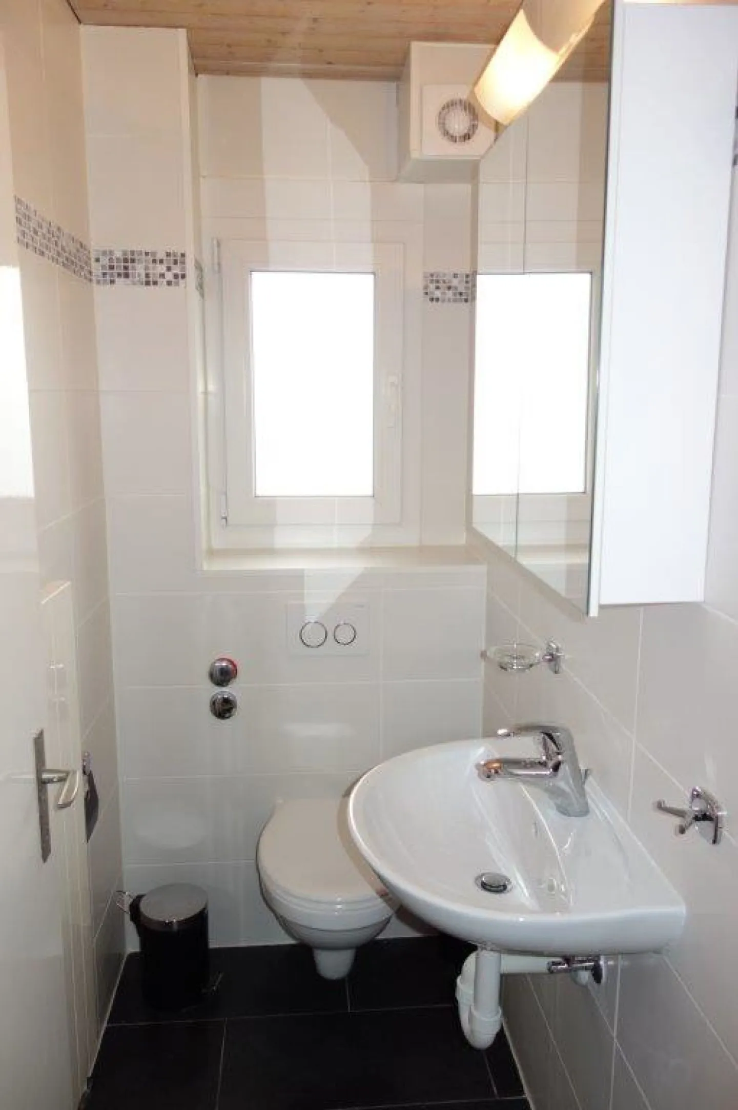 Moderno e ampio appartamento con 4 stanze e bellissimo giardino! - Foto 9 di 13