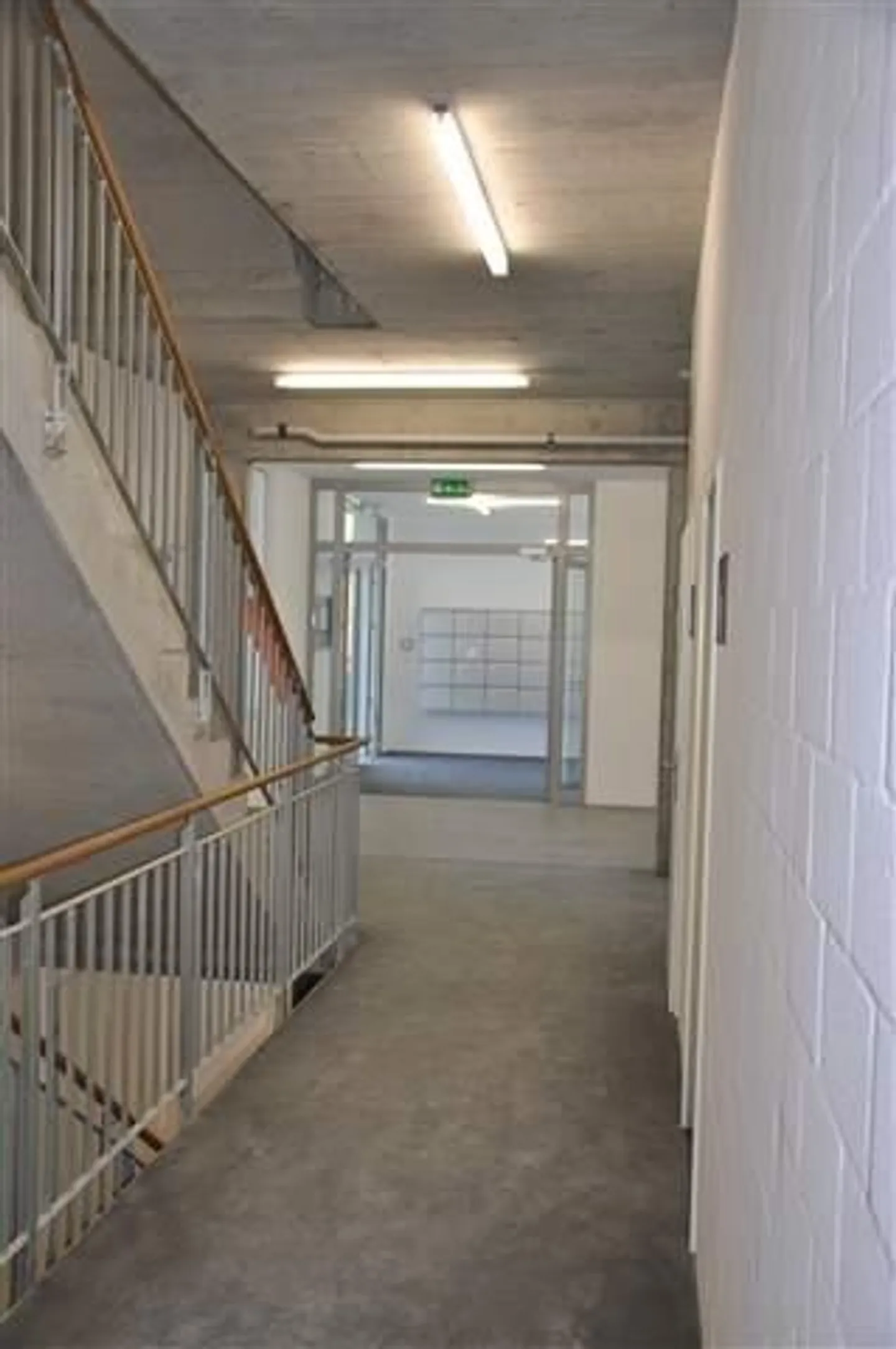 Espace commercial à louer dans la zone de Harfenberg... - Photo 4 sur 7