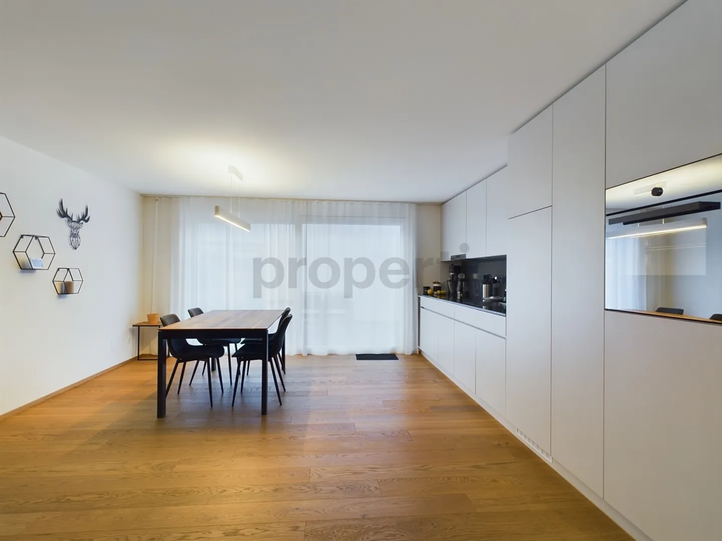 Appartamento da sogno di 3,5 stanze con vista sulle montagne ad Altdorf - Foto 2 di 10