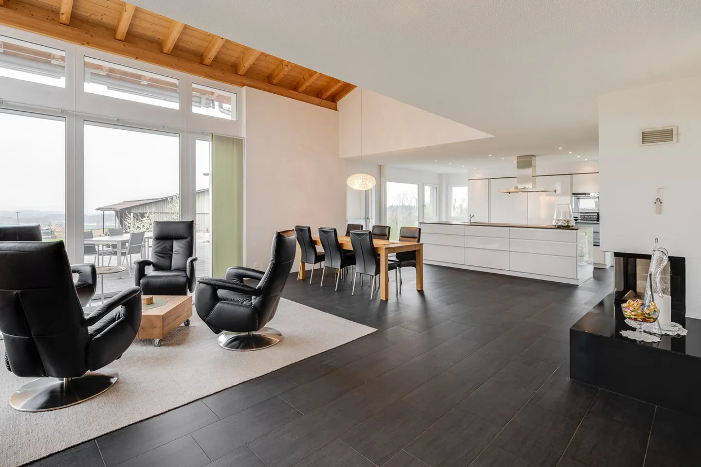 Casa unifamiliare esclusiva con vista lontana da sogno - Foto 2 di 18