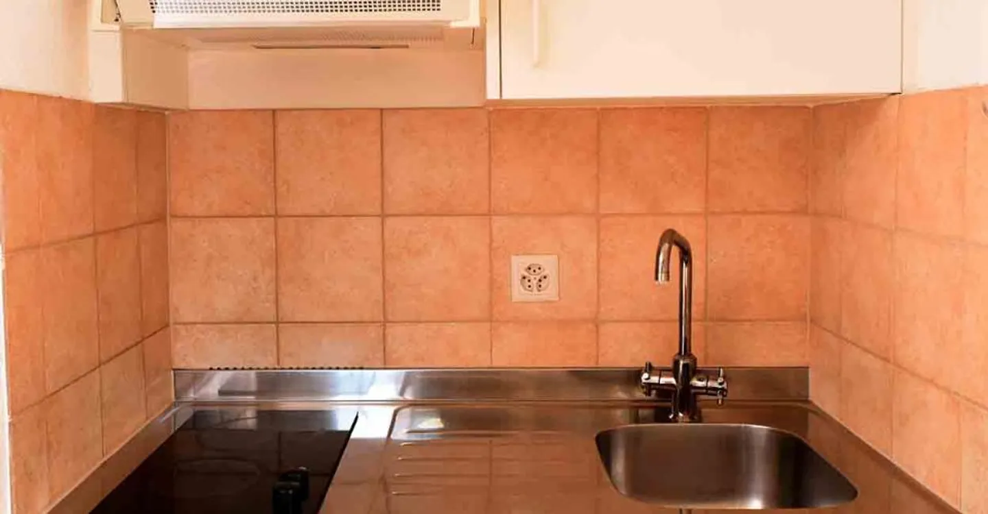 Monolocale non arredato con soppalco, completamente ristrutturato, classificato come monumento storico - Foto 3 di 5