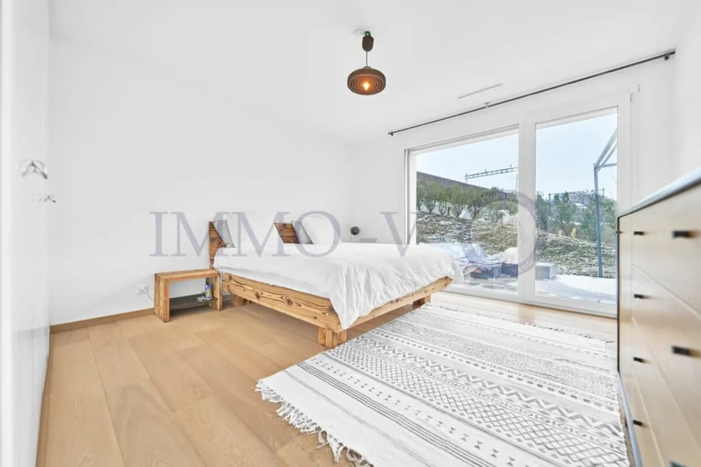 APPARTAMENTO SPAZIOSO DI ALTO LIVELLO CON BALCONE + TERRAZZA E VISTA SUL LAGO - Foto 6 di 10