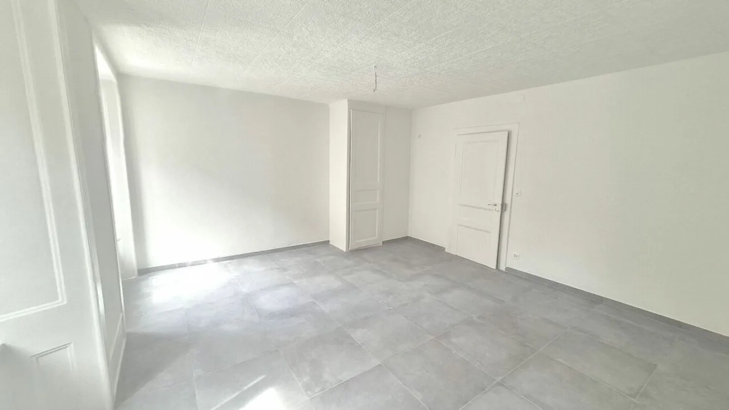 RISTRUTTURATO! Ampio appartamento di 5 locali in affitto a Locle - Foto 4 di 9