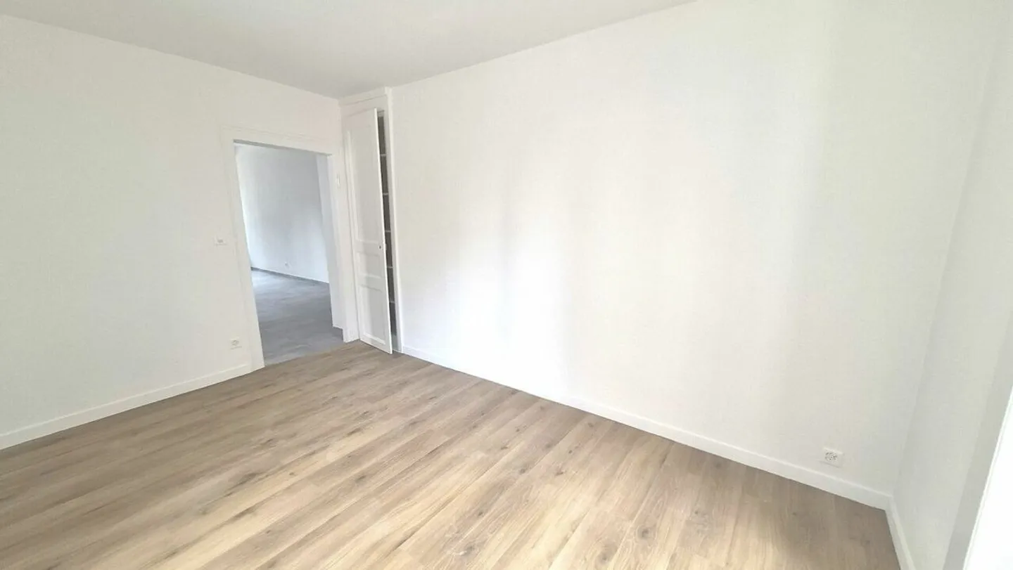 RISTRUTTURATO! Ampio appartamento di 5 locali in affitto a Locle - Foto 7 di 9